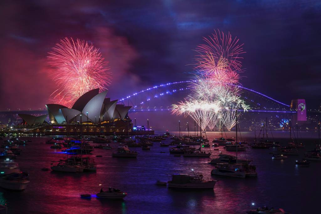 Austrália celebra chegada de 2023 com fogos próximos ao Sydney Opera House -