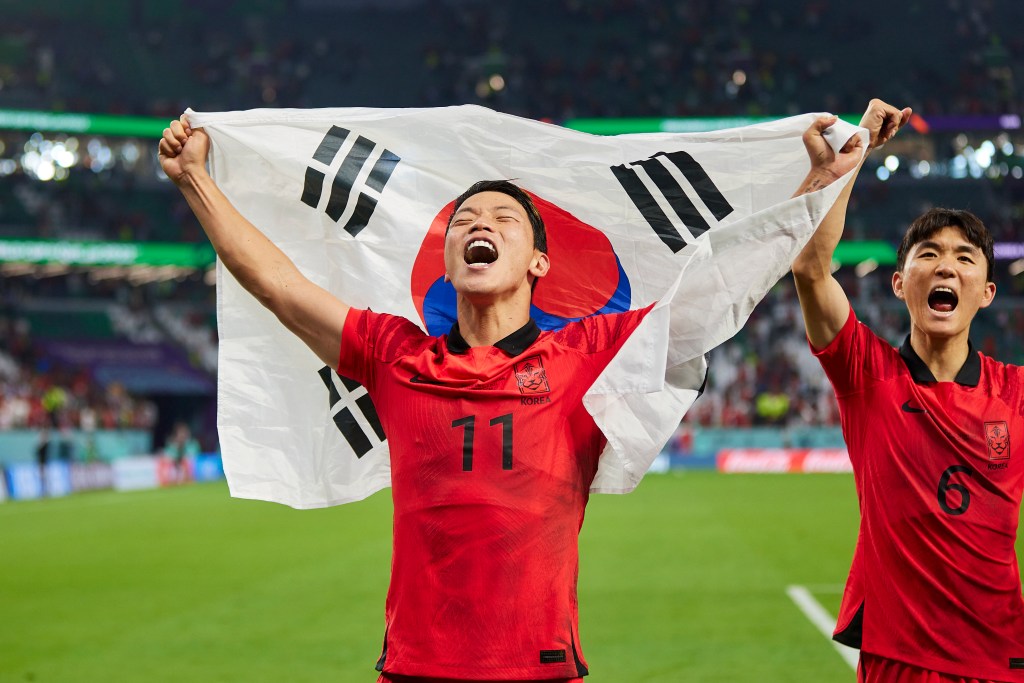 Adversários do Brasil, coreanos comemoram a classificação às oitavas