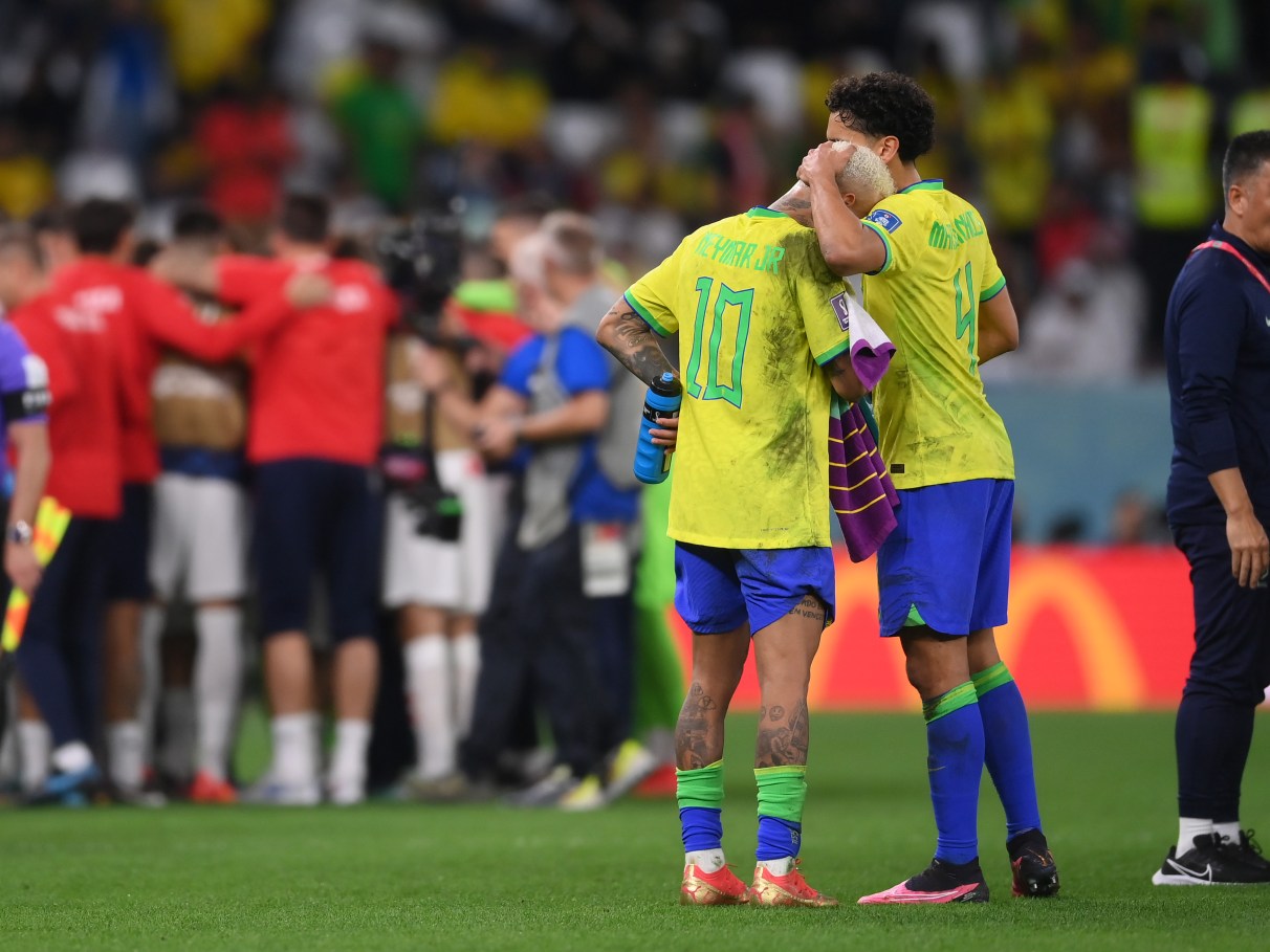 Marquinhos comenta pausa no jogo por causa da chuva: 'Atrapalhou um pouco