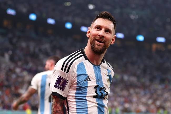 Messi celebra a vitória argentina: um gol e duas assistências -