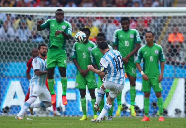 Cobrança de falta de Messi contra a Nigéria, no Beira-Rio. Foi o segundo gol do camisa 10 no jogo -