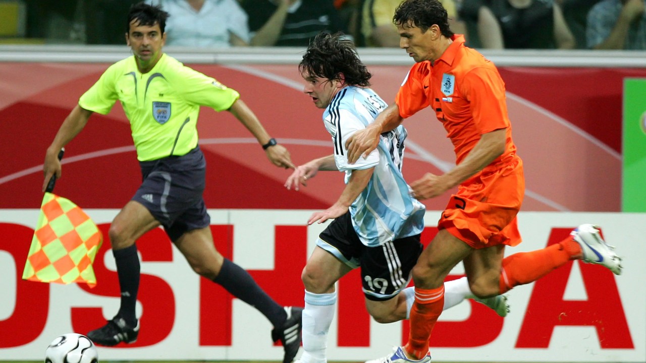 Lionel Messi, aos 18 anos, em ação contra a Holanda na Copa de 2006 -