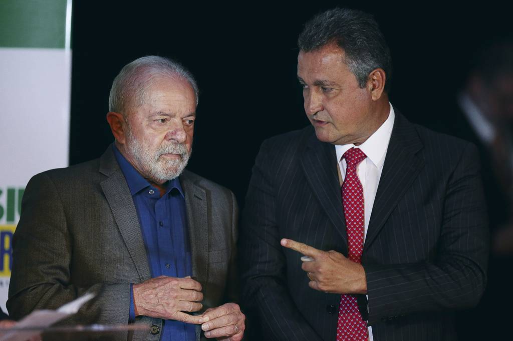 BUNKER PETISTA - Lula e Rui Costa, que chefiará a Casa Civil: o partido do presidente toma conta do Palácio do Planalto -