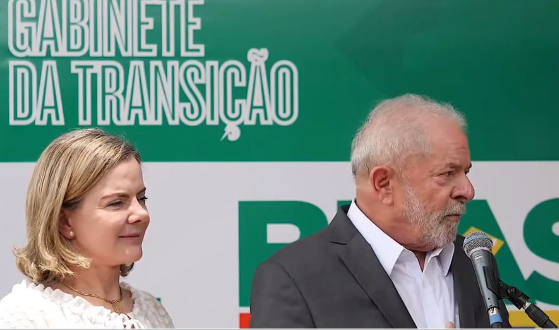 A presidente nacional do PT,. Gleisi Hoffmann, e o presidente eleito Luiz Inácio Lula da Silva, durante entrevista coletiva no CCBB, em Brasília