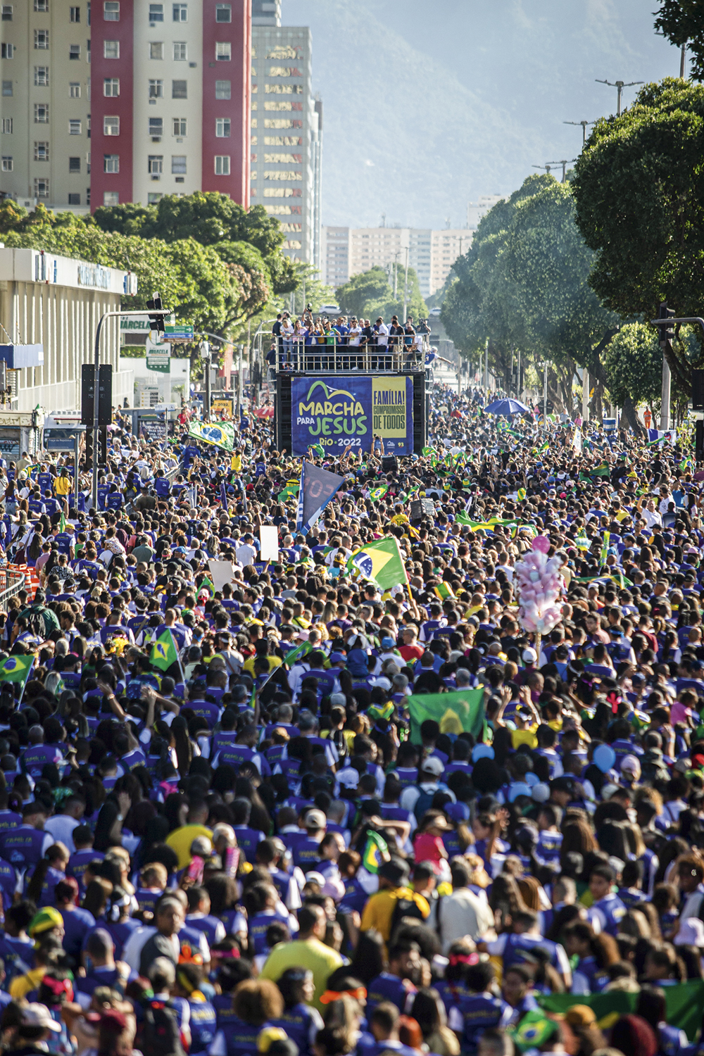 ALIADOS - Marcha evangélica no Rio: Bolsonaro prestigiou seu eleitorado -