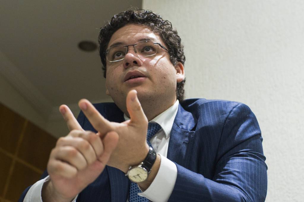 Advogado que delatou Bretas é novamente suspenso pela OAB