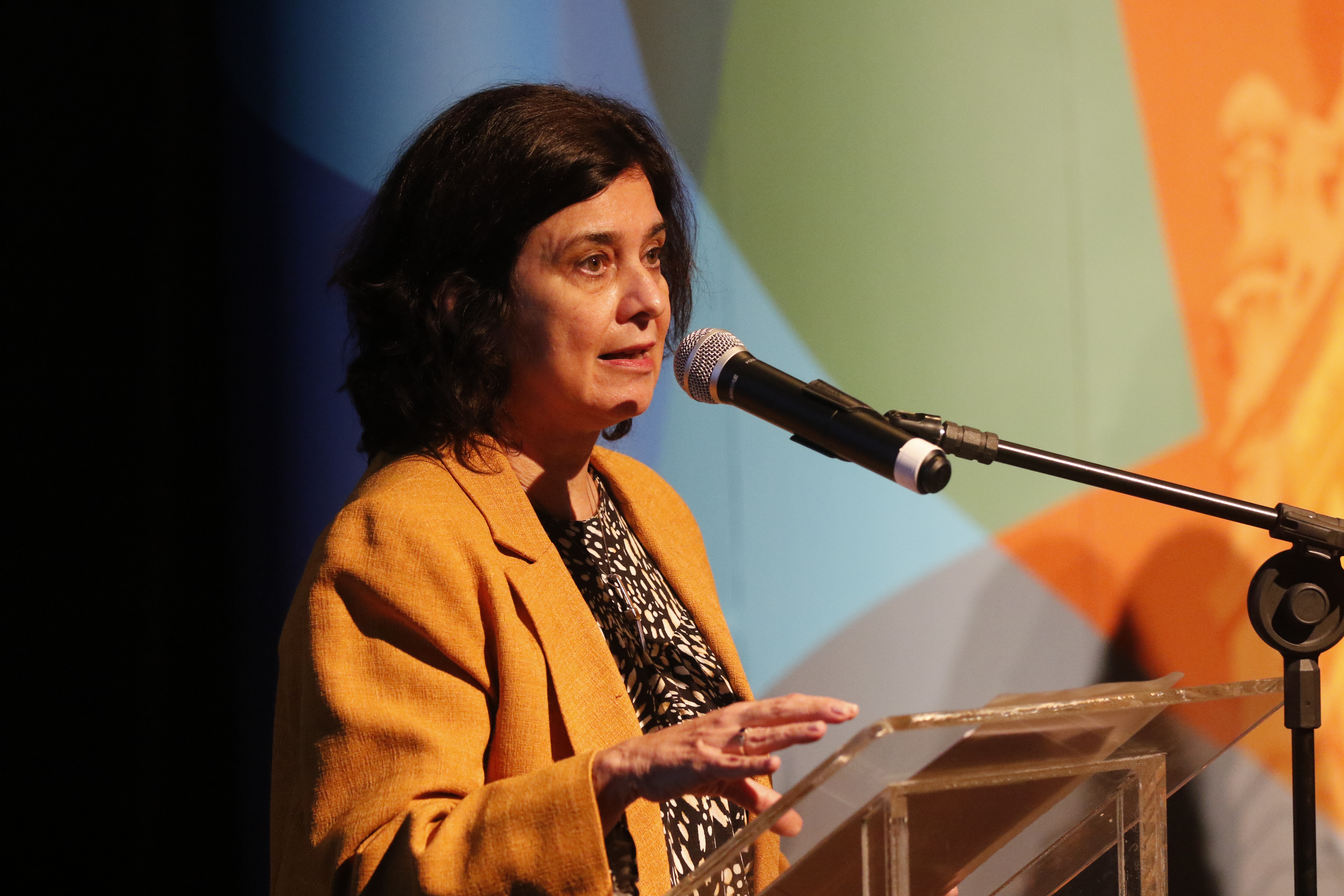 ‘É real o risco de retorno da poliomielite’, diz ministra da Saúde