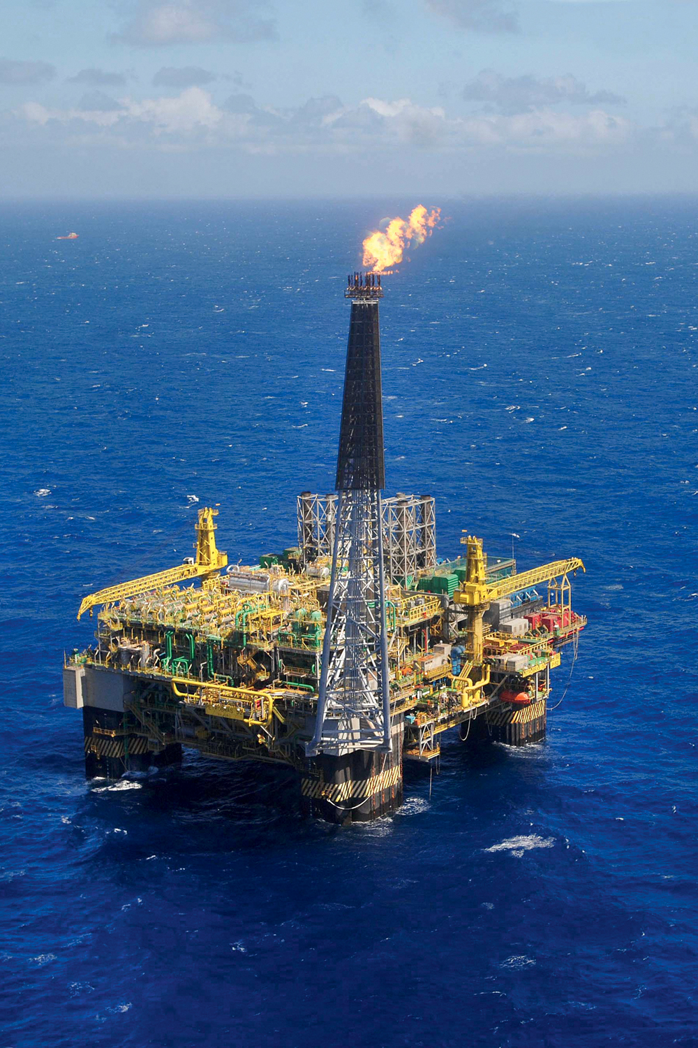 Plataforma da Petrobras em alto mar: empresa vai injetar carbono no fundo do leito marinho