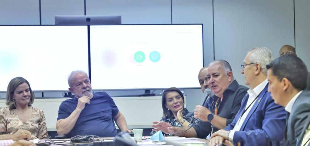 O presidente eleito, Luiz Inácio Lula da Silva, se reúne com centrais sindicais no Gabinete da Transição, no CCBB, em Brasília - 01/12/2022