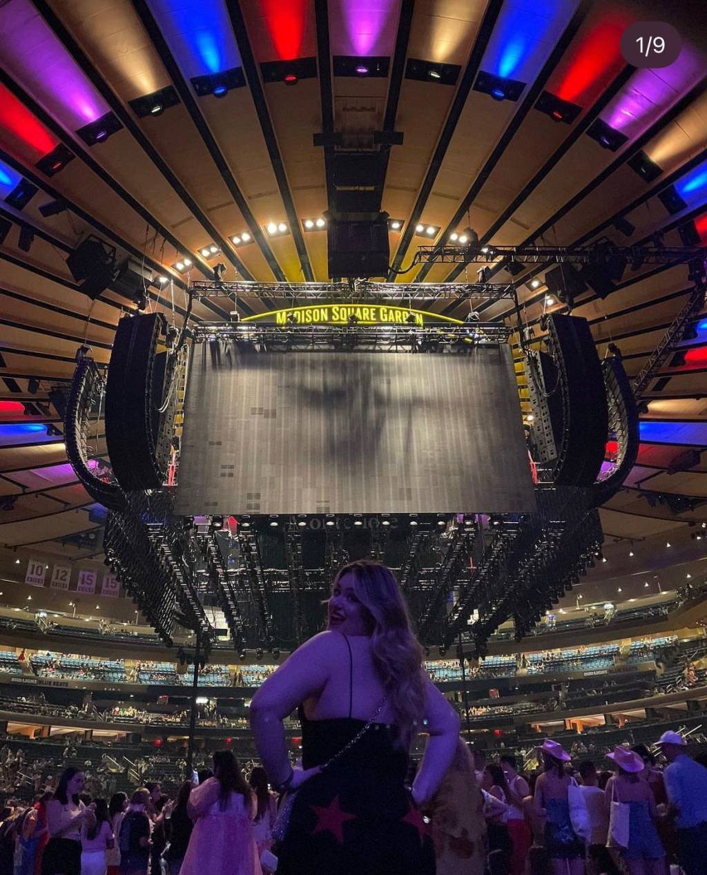 Izabella Arouca em 2019, em Los Angeles, a fã brasileira de Harry Styles que viajou o mundo para ver os shows do artista