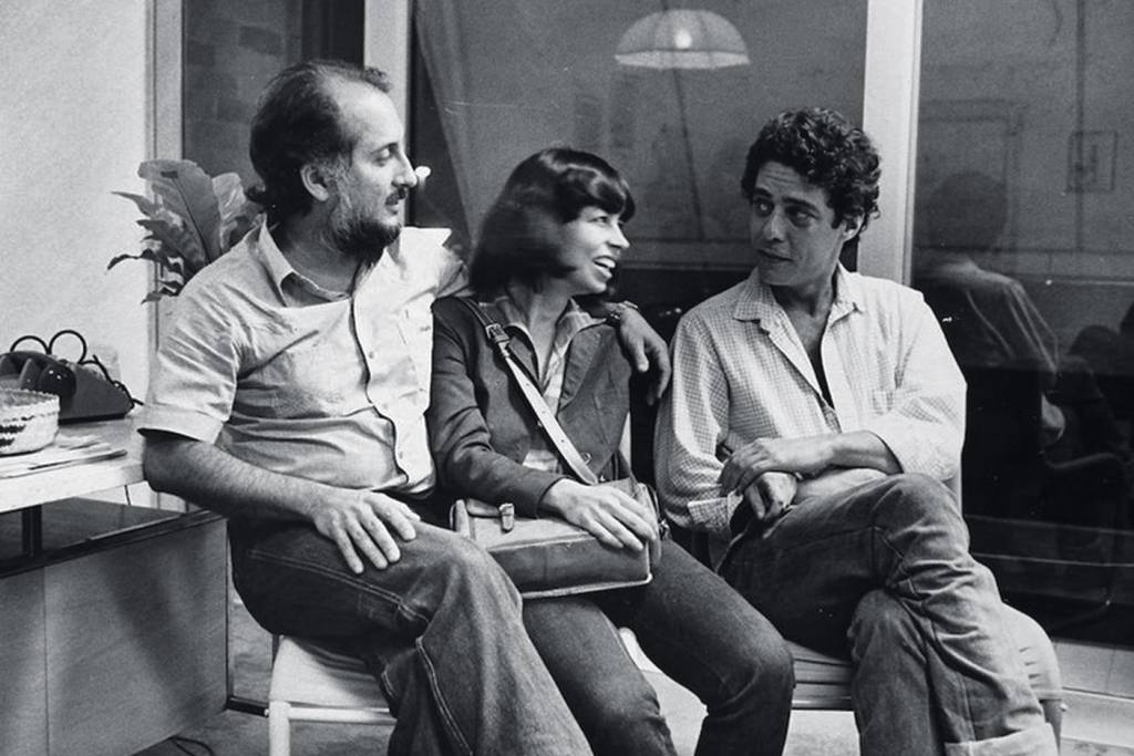 com Nara Leão e Chico Buarque na Polygram.jpg NO ESTÚDIO - Com Nara e Chico Buarque: estratégias para burlar a censura -