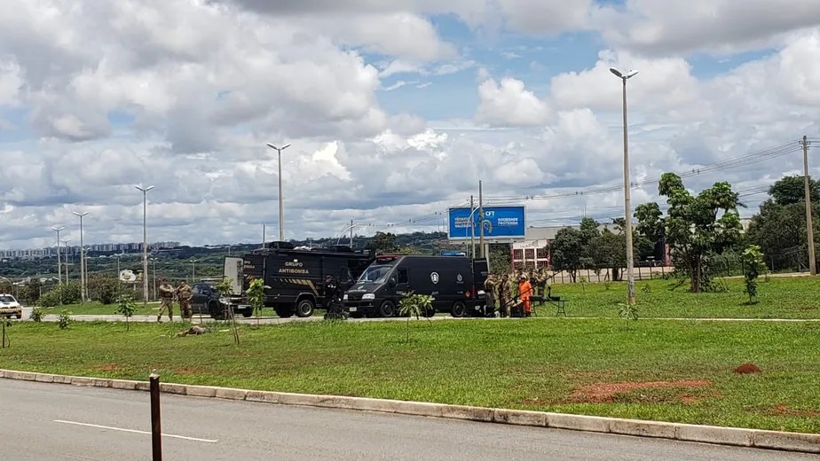 PM foi acionada após bomba ser encontrada no caminho do aeroporto de Brasília