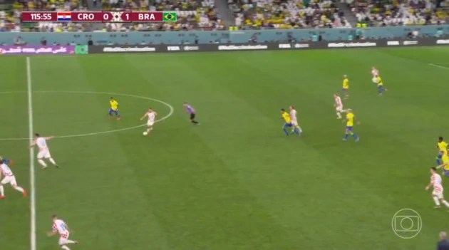 Brasil tinha seis jogadores no ataque quando levou o gol de empate