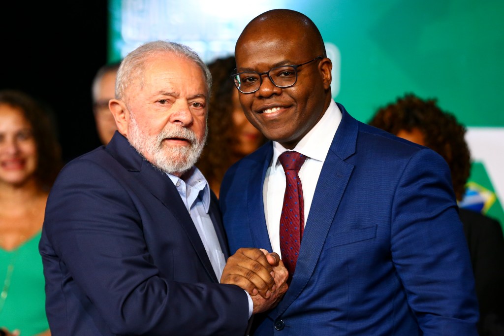 O presidente Luiz Inácio Lula da Silva e o ministro dos Direitos Humanos, Silvio Almeida.