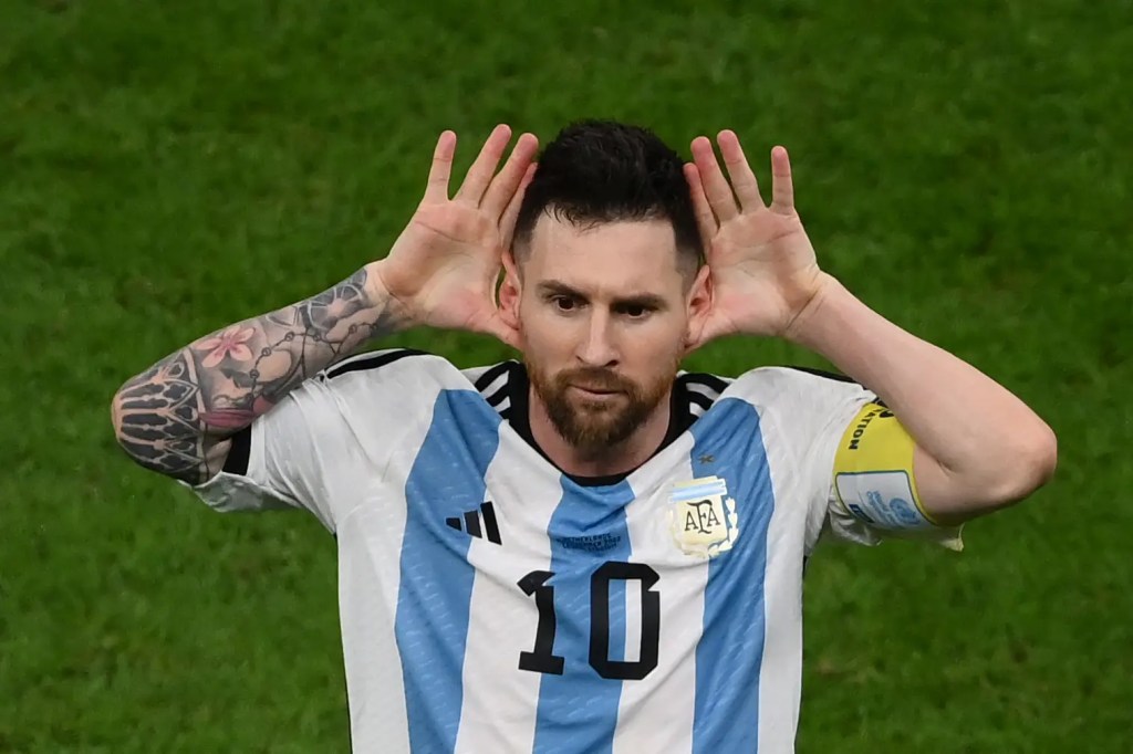 Messi e a comemoração do "Topo Gigio" de Riquelme, na cara de Van Gaal