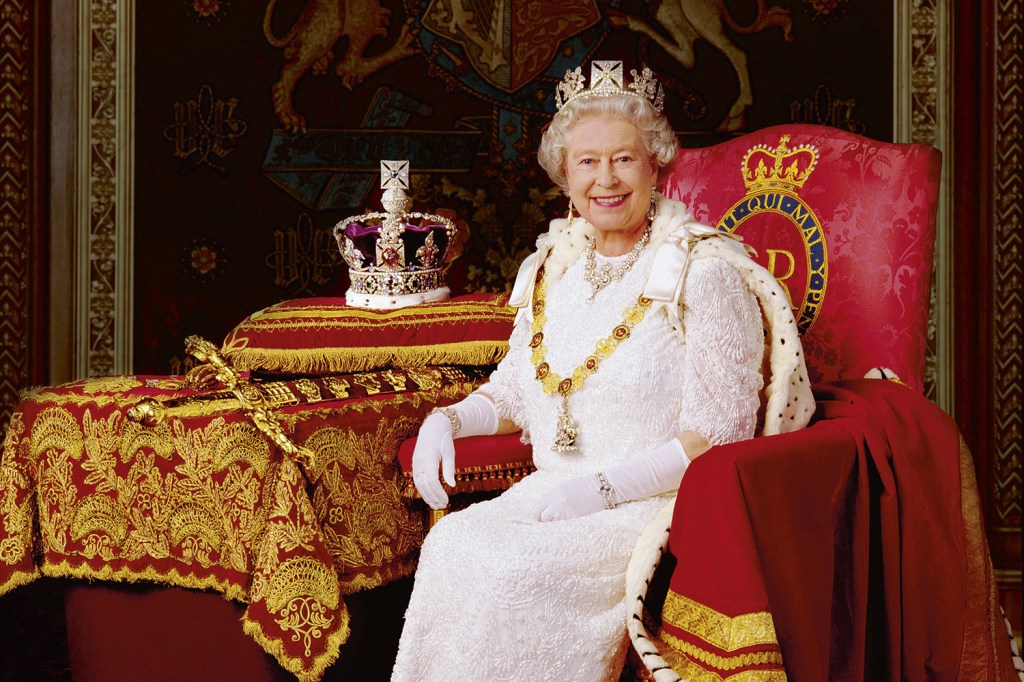 SOBERANA - Elizabeth II, a impassível: morte no auge da popularidade -