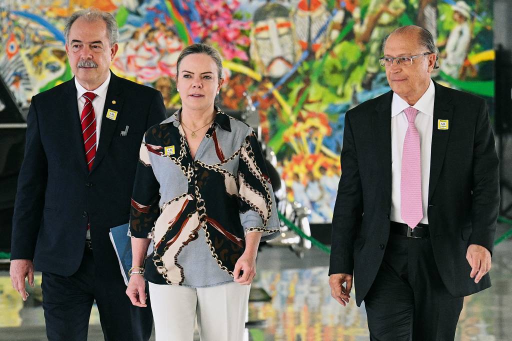 FIRME - Com Mercadante e Alckmin: costura bem-sucedida pela frente ampla -