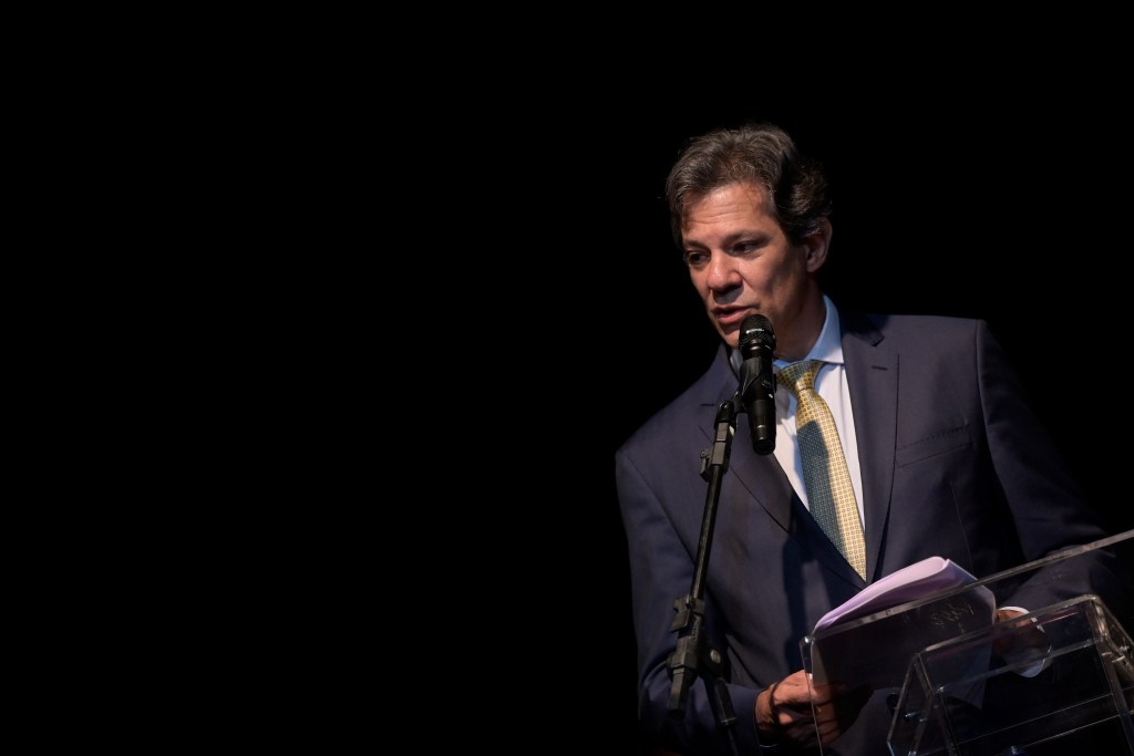 Brazilian new Finance Minister Fernando Haddad delivers a speech during his swearing-in ceremony at the Centro Cultural Banco do Brasil in Brasilia, on January 2, 2023. (Photo by DOUGLAS MAGNO / AFP)