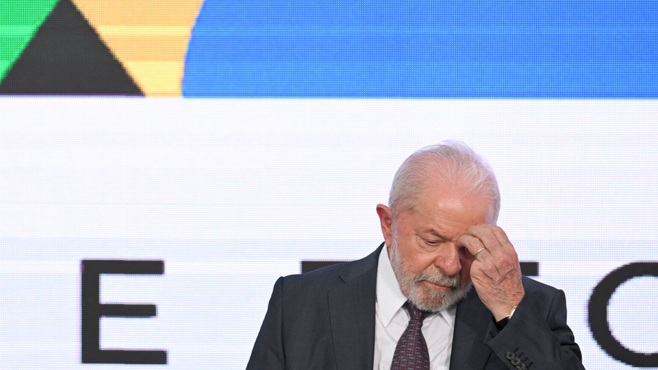 Brazilian President Luiz Inacio Lula da Silva gestures during the swearing-in ceremony of Vice-President Geraldo Alckmin as Minister of Industry and Trade, at Planalto Palace in Brasilia on January 4, 2023. (Photo by EVARISTO SA / AFP)