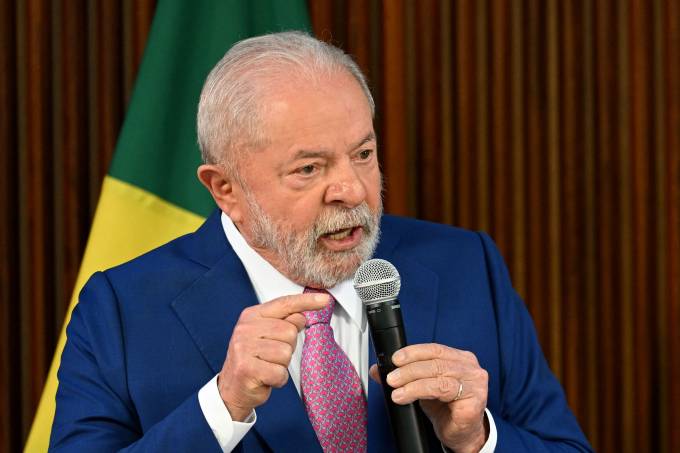 Lula se reúne com ministro da Defesa e comandantes das forças | VEJA