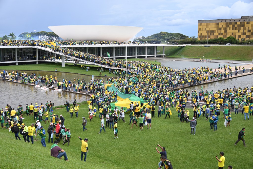 A obra "Bêbado com Cigarro I", de A.R.L, é uma das que ficarão expostas no CCBB Rio a partir de 4 de setembro