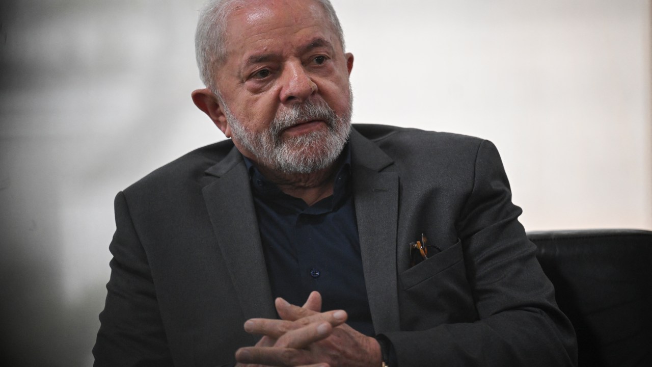 Brazil's President Luiz Inacio Lula Da Silva meets with Supreme Court ministers and his Cabinet at Planalto Presidential Palace in Brasilia on January 9, 2023. - Brazilian security forces locked down the area around Congress, the presidential palace and the Supreme Court Monday, a day after supporters of ex-president Jair Bolsonaro stormed the seat of power in riots that triggered an international outcry. In stunning scenes reminiscent of the January 6, 2021 invasion of the US Capitol building by supporters of then-president Donald Trump, backers of Bolsonaro broke through police cordons and overran the seats of power in Brasilia, smashing windows and doors and ransacking offices. (Photo by CARL DE SOUZA / AFP)