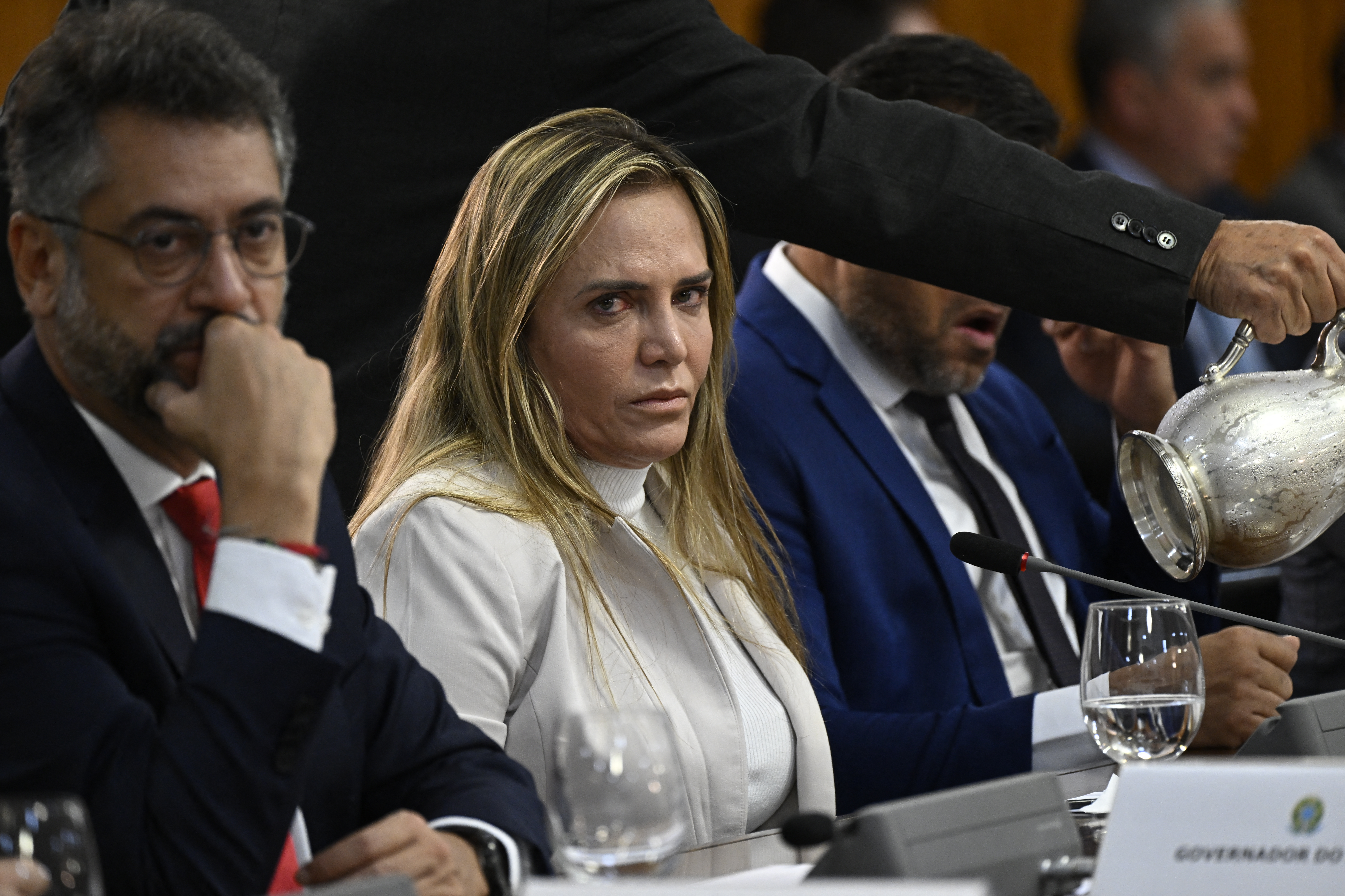 Em reunião com Lula, nova governadora do DF afirma... VEJA