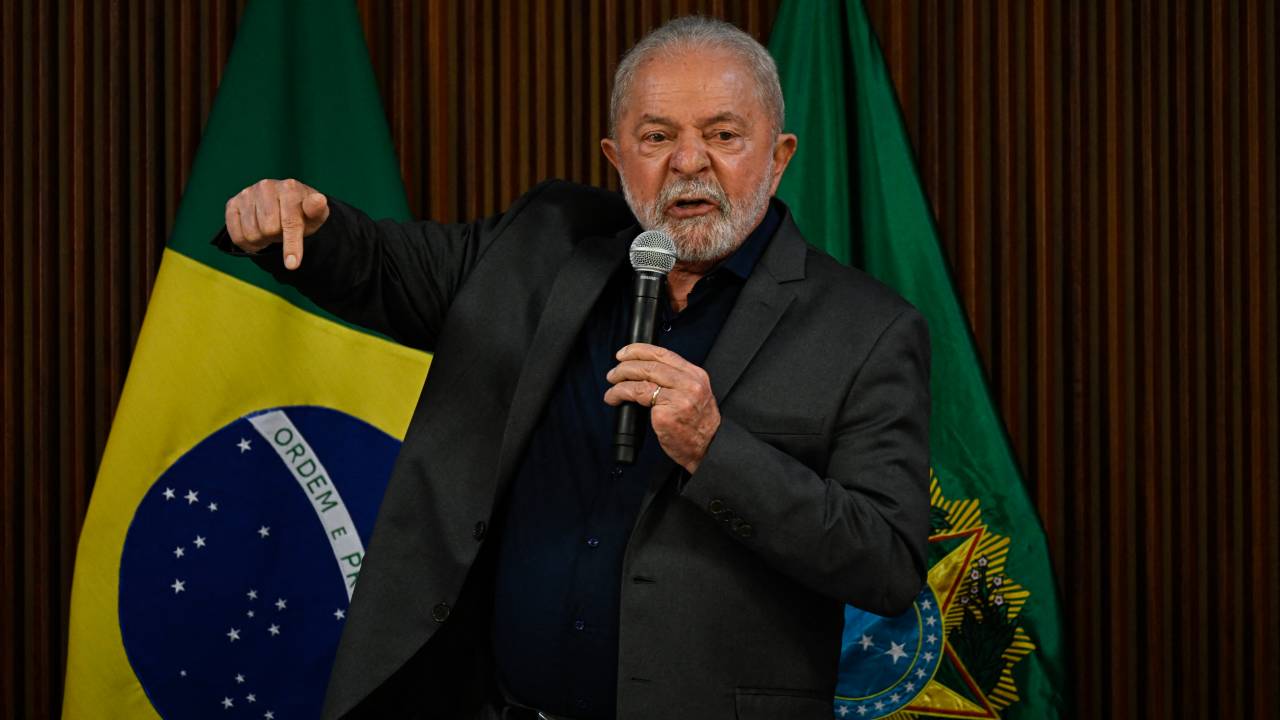 Brazil's President Luiz Inacio Lula da Silva speaks during a meeting with Governors at Planalto Palace in Brasilia, on January 9, 2023, a day after supporters of Brazil's far-right ex-president Jair Bolsonaro invaded the Congress, presidential palace, and Supreme Court. - Brazilian security forces locked down the area around Congress, the presidential palace and the Supreme Court Monday, a day after supporters of ex-president Jair Bolsonaro stormed the seat of power in riots that triggered an international outcry. Hardline Bolsonaro supporters have been protesting outside army bases calling for a military intervention to stop Lula from taking power since his election win. (Photo by MAURO PIMENTEL / AFP)