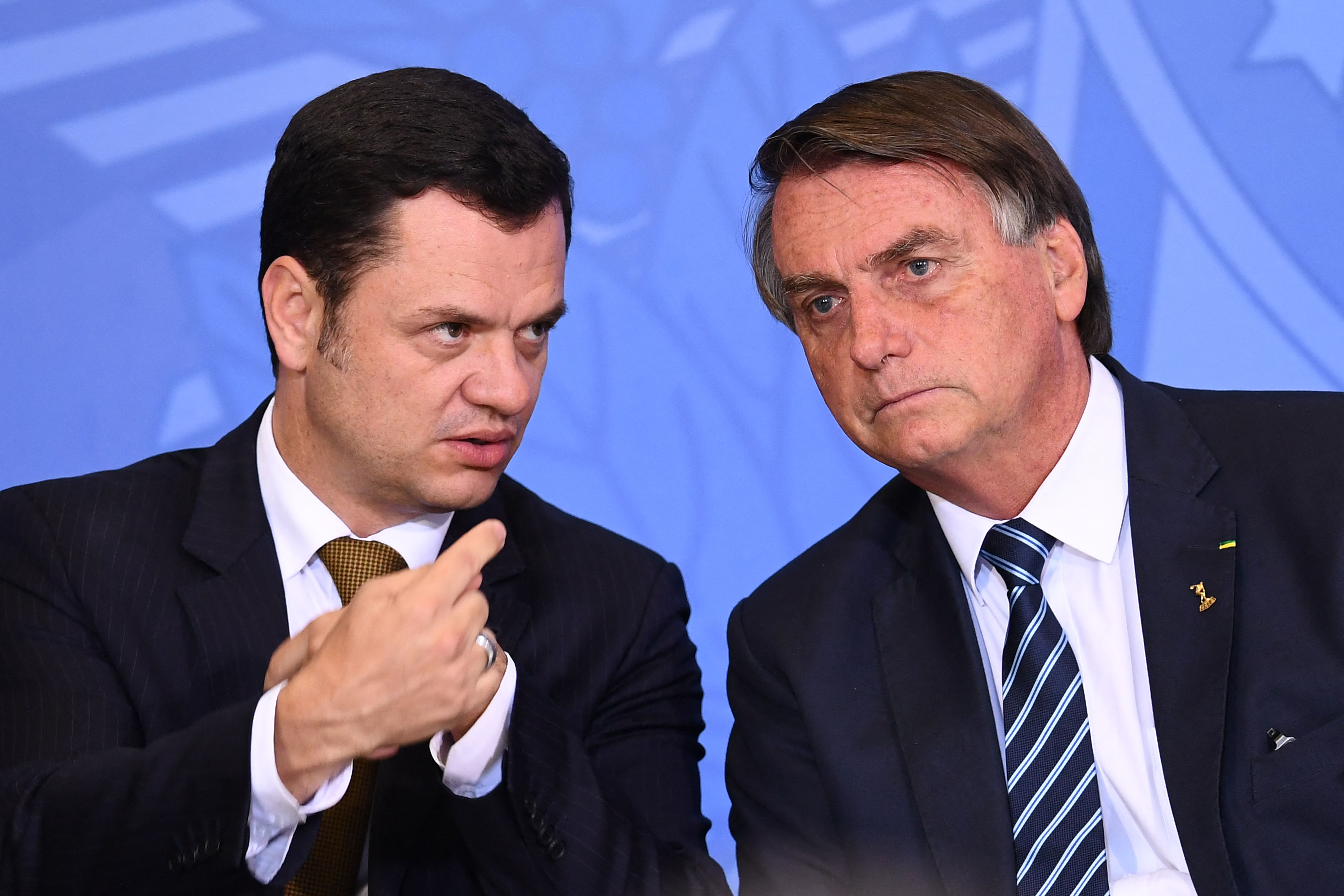 Mais um tiro no pé do ministro-bomba de Bolsonaro