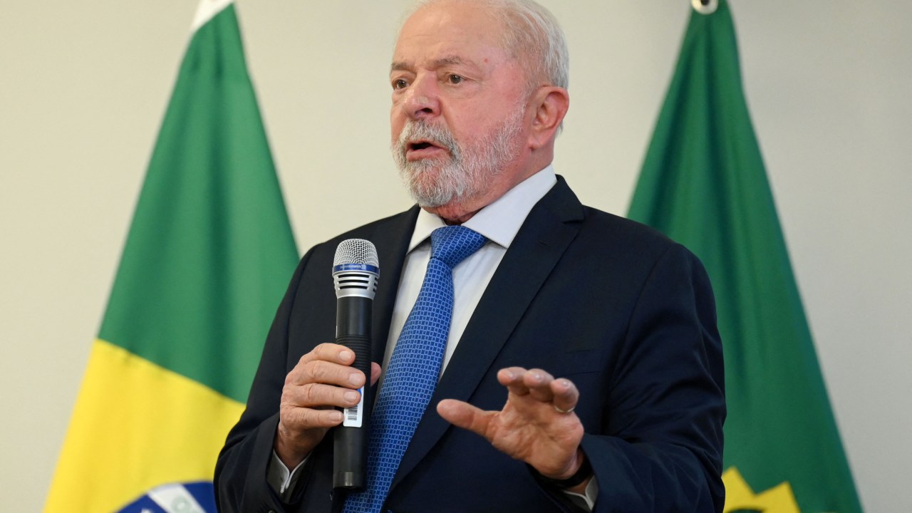 Brazil's President Luiz Inacio Lula da Silva speaks during a meeting with parliamentarians at Planalto Palace in Brasilia on January 11, 2023. - Parliamentarians brought Lula da Silva a document approving the decree of federal intervention issued by the federal government after Sunday's confrontations in Brasilia, when a far-right mob of supporters of former president Jair Bolsonaro stormed the federal powers buildings unleashing chaos on the capital. (Photo by EVARISTO SA / AFP)