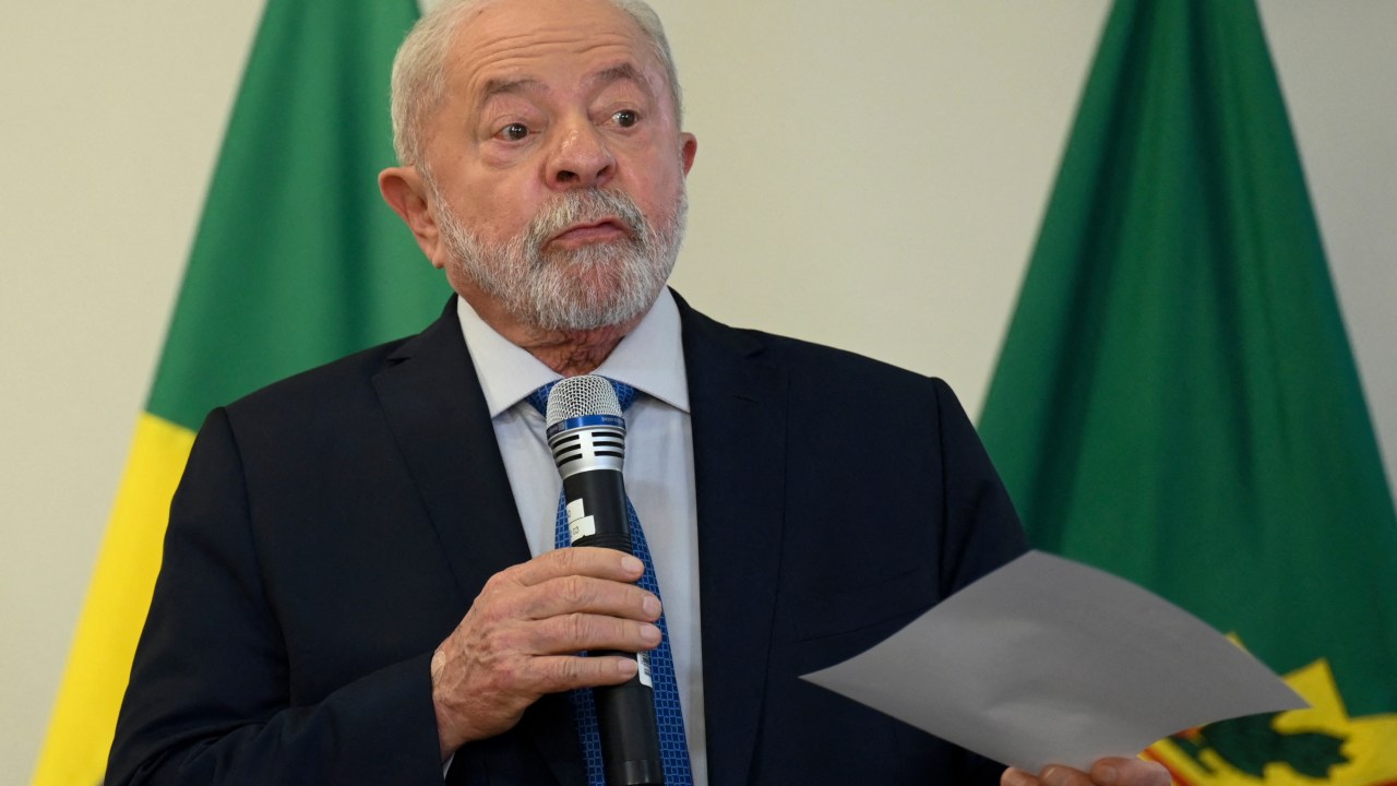 Brazil's President Luiz Inacio Lula da Silva speaks during a meeting with parliamentarians at Planalto Palace in Brasilia on January 11, 2023. - Parliamentarians brought Lula da Silva a document approving the decree of federal intervention issued by the federal government after Sunday's confrontations in Brasilia, when a far-right mob of supporters of former president Jair Bolsonaro stormed the federal powers buildings unleashing chaos on the capital. (Photo by EVARISTO SA / AFP)