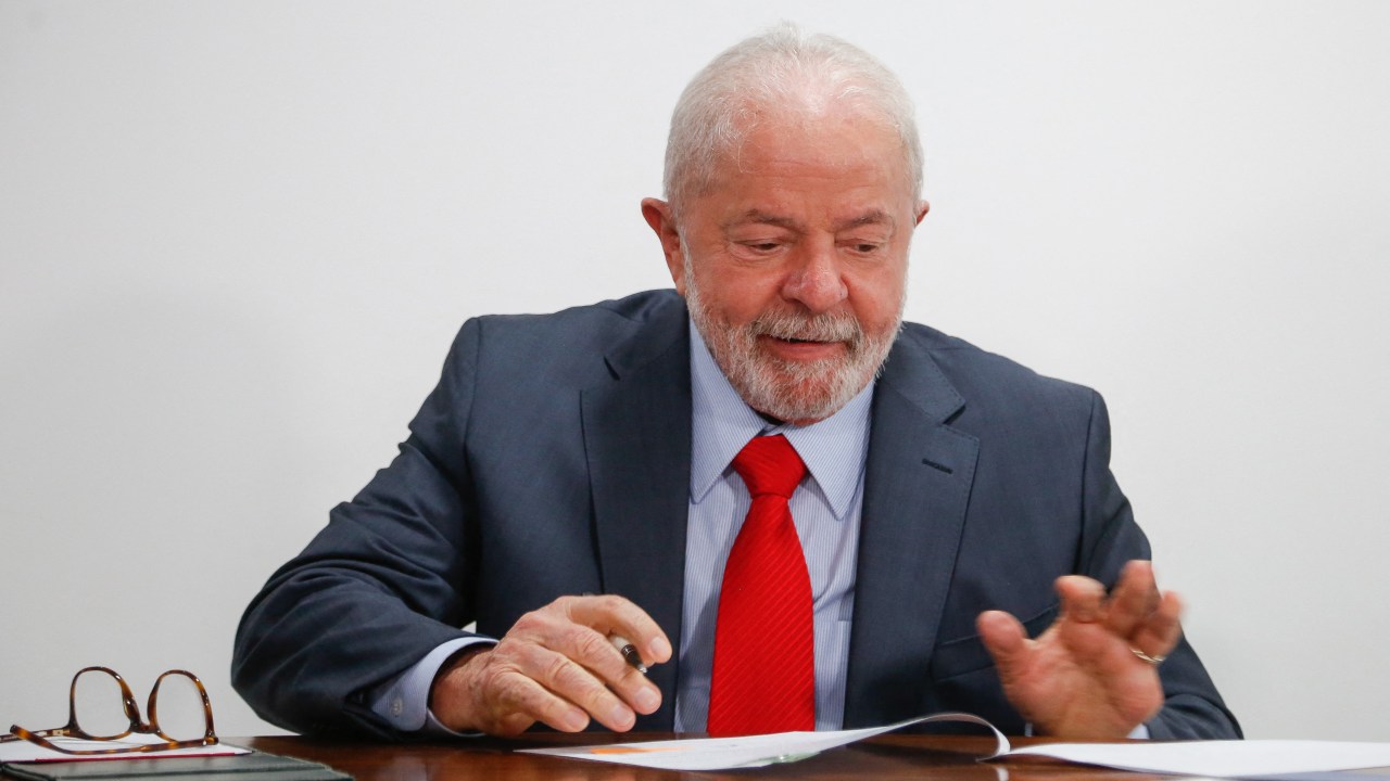 Brazil's President Luiz Inacio Lula da Silva attends the presentation and signing of new economic measures at the Planalto Palace in Brasilia, on January 12, 2023. (Photo by Sergio Lima / AFP)