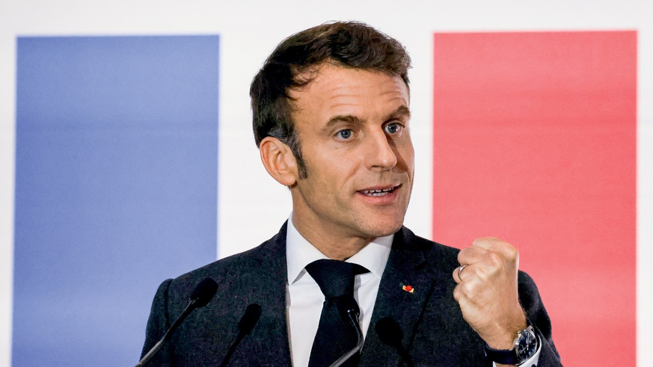 DO LADO CERTO - Macron: “Modelo justo e duradouro para nossos filhos” -