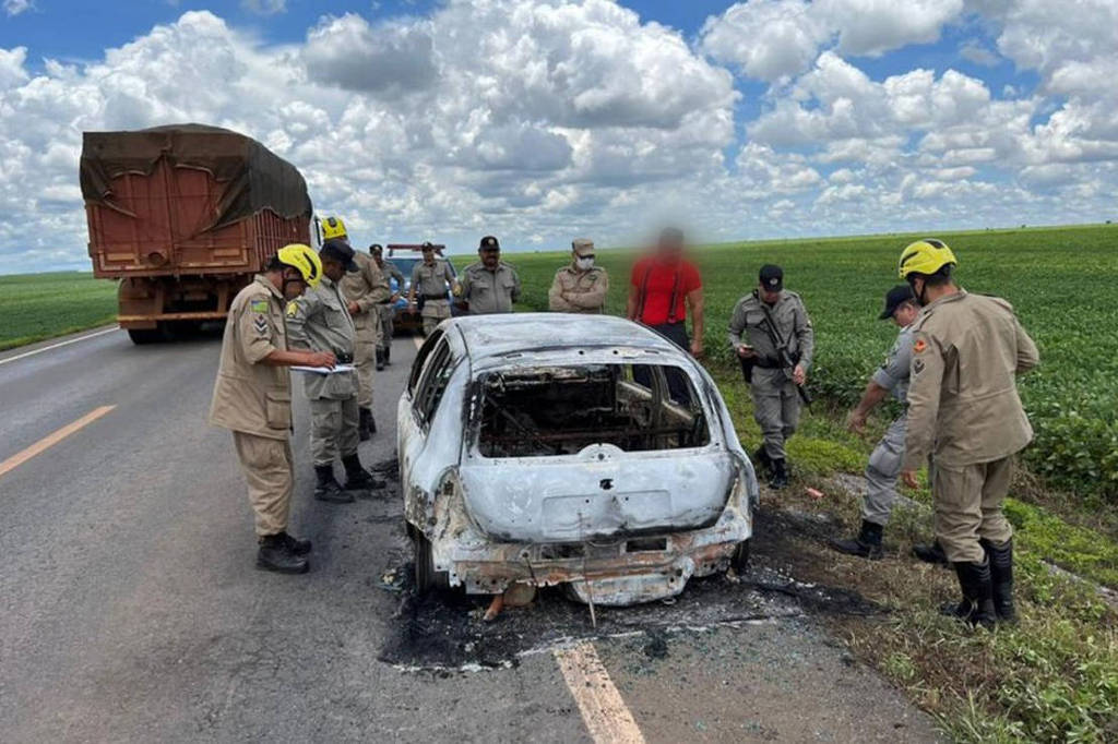 Carro encontrado com quatro corpos em Goiás --