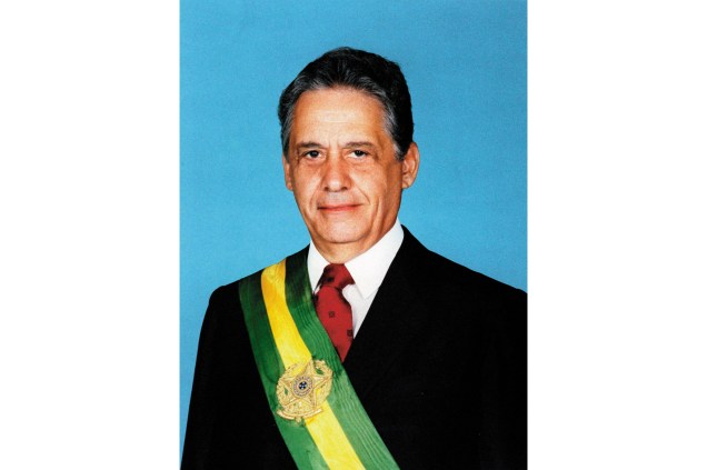 Fernando Henrique Cardoso, com a faixa presidencial, em 1995 -