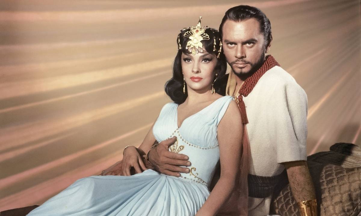 Gina Lollobrigida e Yul Brynner no filme 'Salomão e a Rainha de Sabá'