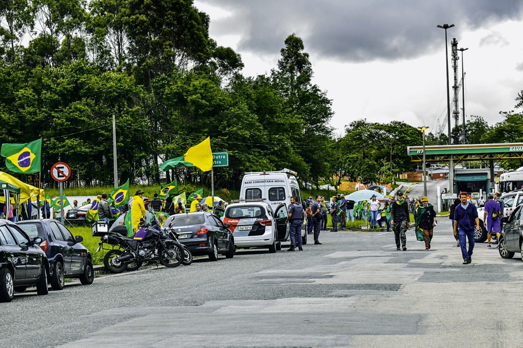 AMEAÇA - Golpistas na refinaria em São José dos Campos (SP): plano de parar o país -