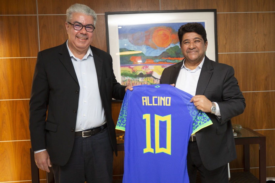 Alcino Rocha e Ednaldo Rodrigues na sede da CBF -