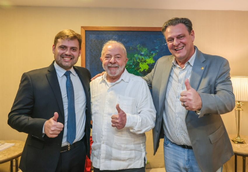 O secretário-executivo Irajá Lacerda ao lado do presidente Lula