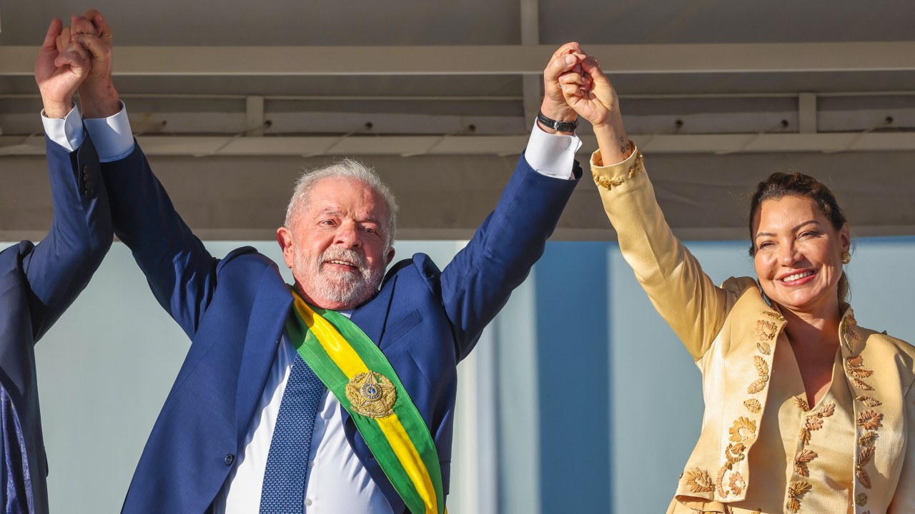 Luiz Inácio Lula da Silva assume pela 3ª vez a Presidência da República e torna-se o 39º Presidente do Brasil