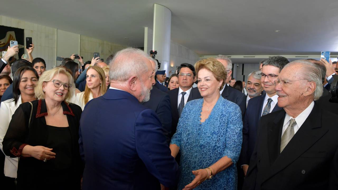 Solenidade de posse do presidente da República e do vice-presidente eleitos. 1º Regimento de Cavalaria de Guardas (1º RCG), oficialmente denominado como Dragões da Independência, forma guarda para chegada do presidente da República eleito.Participam:presidente da República eleito, Luiz Inácio Lula da Silva;senadora Eliziane Gama (Cidadania-MA); presidente do Supremo Tribunal Federal (STF), Rosa Weber;procurador-geral da República, Augusto Aras;ex presidente da República Dilma Rousseff;ex senador José SarneyFoto: Pedro França/Agência Senado