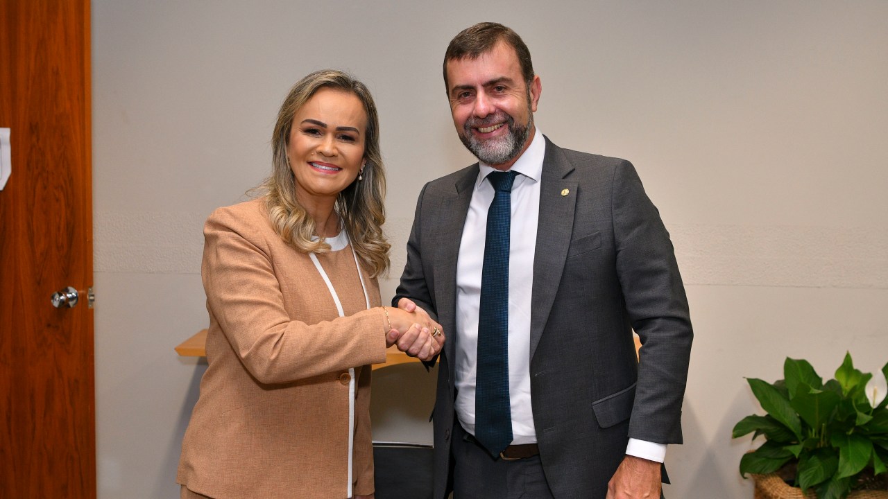 A ministra do Turismo, Daniela Carneiro, e o presidente da Embratur, Marcelo Freixo