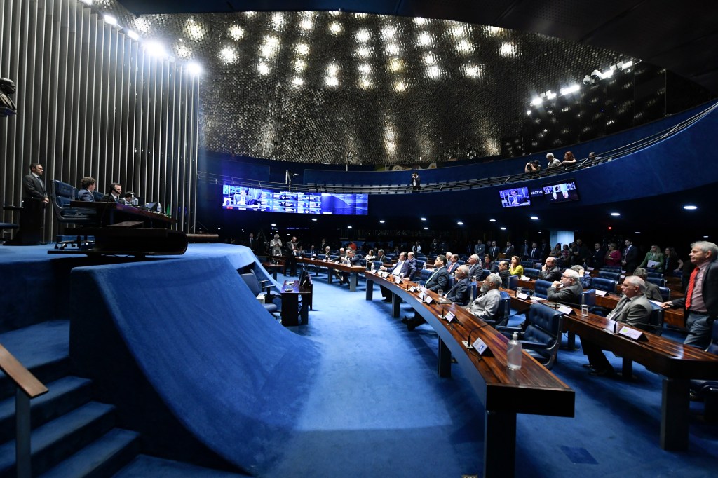 Plenário do Senado Federal durante sessão deliberativa ordinária semipresencial. Na ordem do dia, o decreto de intervenção federal na segurança pública do Distrito Federal. O decreto foi assinado no domingo (8) pelo presidente da República, e tramita em caráter de urgência. Mesa: vice-presidente do Senado Federal, senador Veneziano Vital do Rêgo (MDB-PB); presidente do Senado Federal, senador Rodrigo Pacheco (PSD-MG); secretário-geral-adjunto da Mesa do Senado Federal, Ivan Furlan Falconi. Foto: Jefferson Rudy/Agência Senado