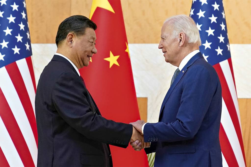 NOVO CENÁRIO - Xi e Biden: vence quem tem a habilidade de se equilibrar entre os objetivos das duas potências -