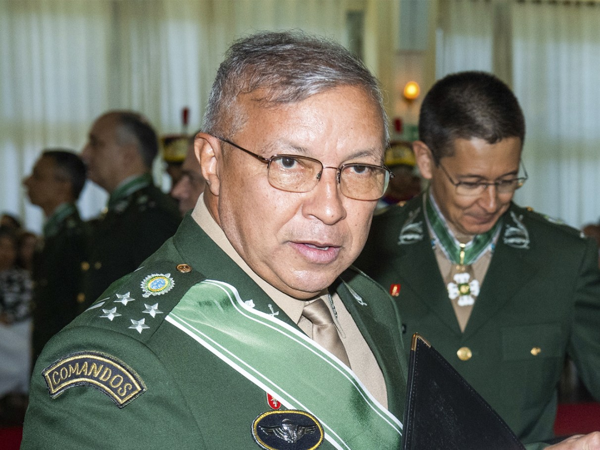 General Júlio Cesar de Arruda assume comando do Exército