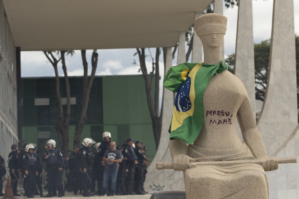BRASILIA, BRAZIL - JANUARY 08: A view of Lady Justice Statue at the supreme court as supporters of former President Jair Bolsonaro clash with security forces after raiding governmental buildings in Brasilia, Brazil, 08 January 2023. Groups shouting slogans demanding intervention from the army broke through the police barrier and entered the Congress building, according to local media. Police intervened with tear gas to disperse pro-Bolsonaro protesters. Bolsonaro supporters also managed to invade and ransack the National Congress, Planalto Palace, or President's office, and the Supreme Federal Court. (Photo by Joedson Alves/Anadolu Agency via Getty Images)