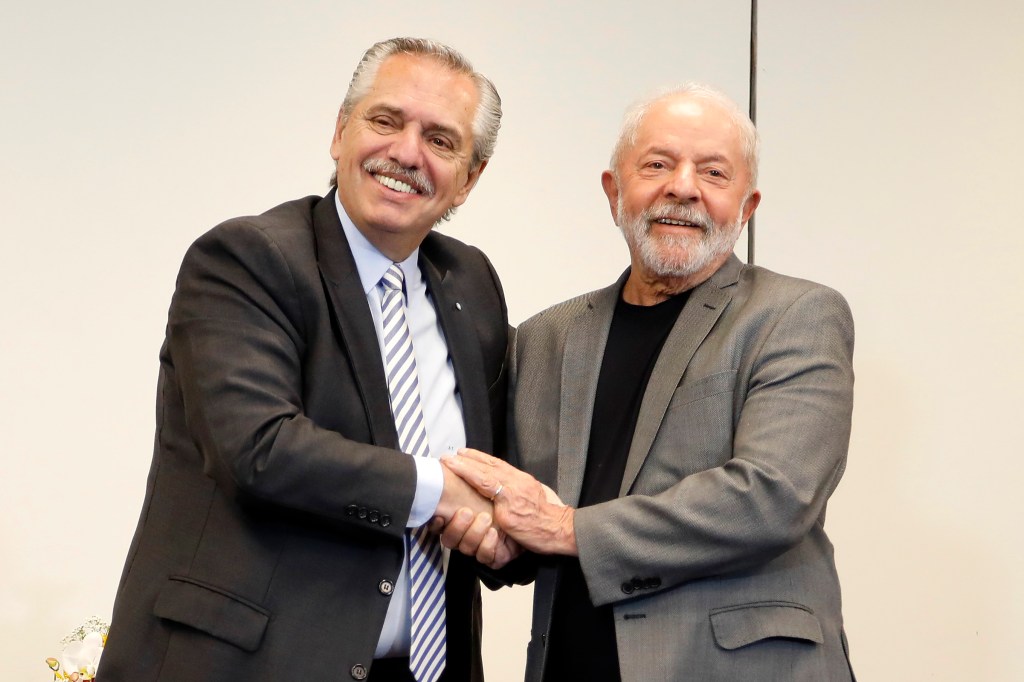 Presidente argentino Alberto Fernández se encontra com Luiz Inácio Lula da Silva em 31 de outubro de 2022