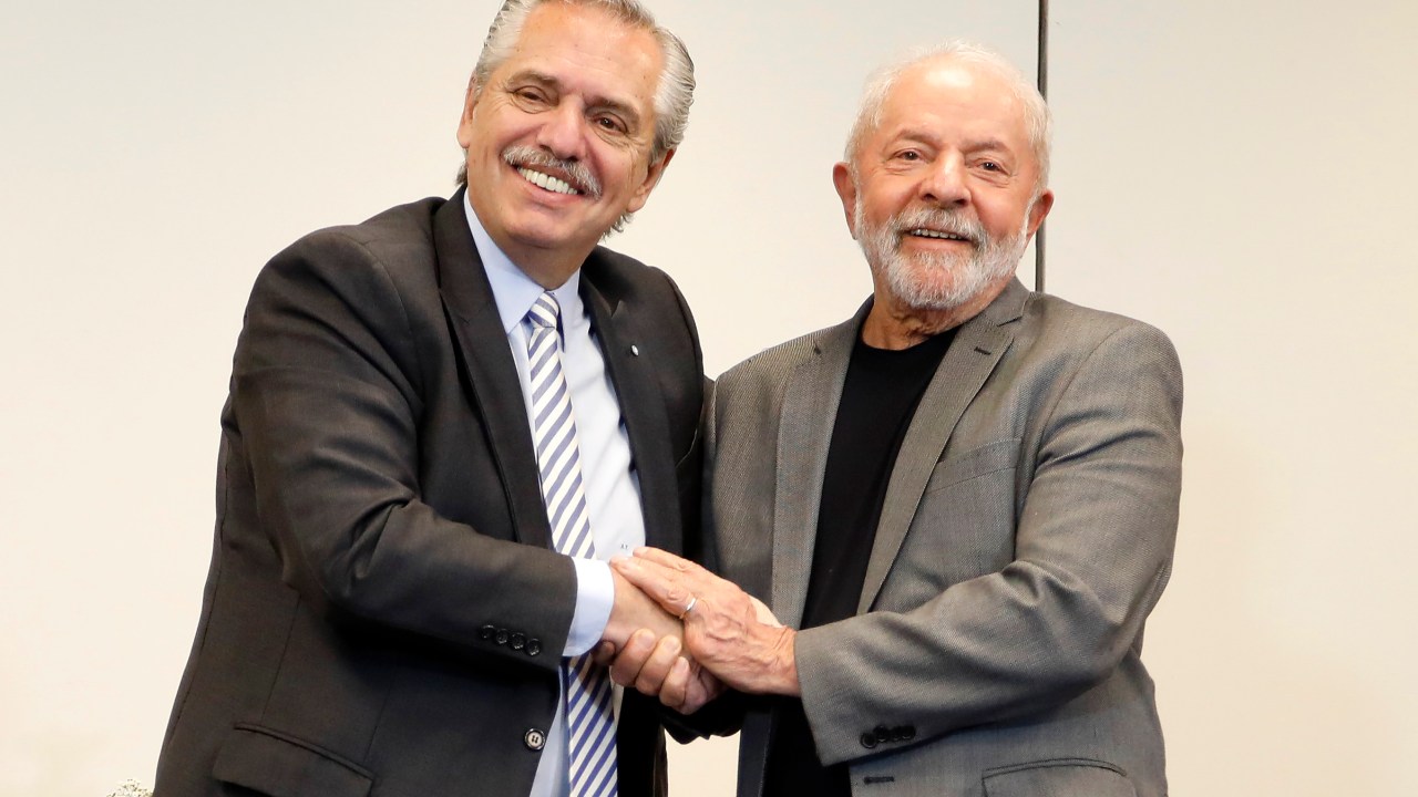 Presidente argentino Alberto Fernández se encontra com Luiz Inácio Lula da Silva em 31 de outubro de 2022