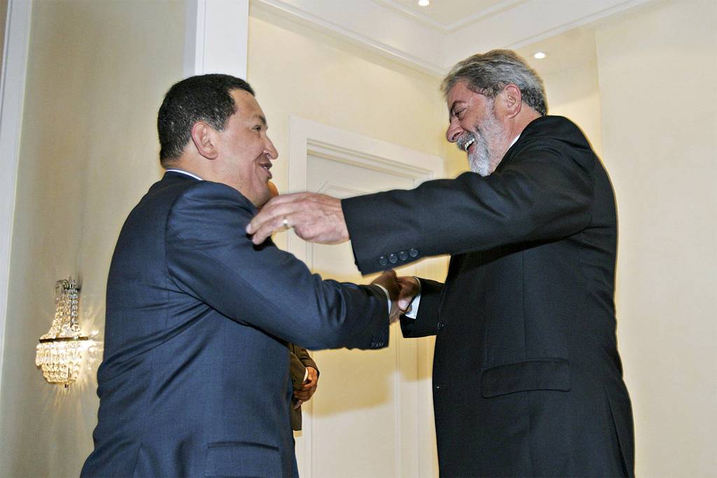 INIMIGOS ÍNTIMOS - Com Chávez: briga pela liderança nos primeiros mandatos -