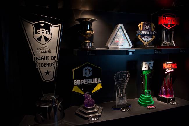 Troféu da PaiN Gaming estão expostos no museu da organização Troféu da PaiN Gaming estão expostos no museu da organização